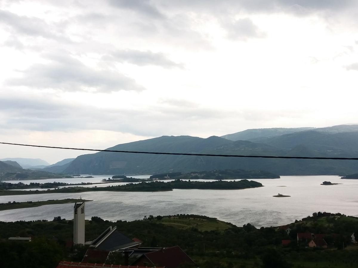 Kuca Za Odmor Sarcevic Leilighet Prozor Eksteriør bilde